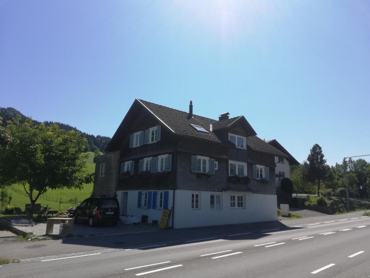 Gemuetliche Wohnung In Einfamilienhaus Alberschwende Luaran gambar